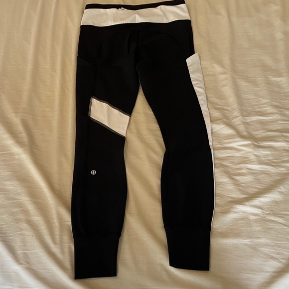 Black and White Athletic Reflector Leggings - Picture 5 of 6